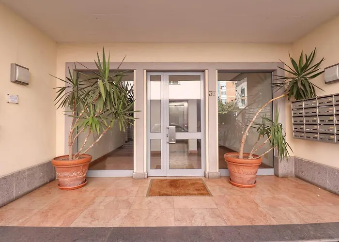 Free Parking Chic Home - Balcony, Ac, Wi-Fi
